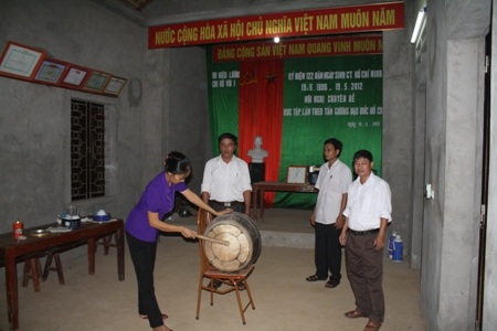 Xã Điêu Lương: Học sinh tự học nhờ tiếng trống khuyến học - 1 Tiếng trống khuyến học tại Nhà văn hóa khu Või 1 lúc 19h hàng ngày.