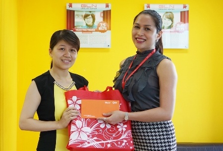 8.0 IELTS chỉ trong vòng... 2 tháng ôn luyện - 2 Quyết tâm và thực sự tập trung giúp Giang Thị Trang (bên trái) đạt 8.0 IELTS