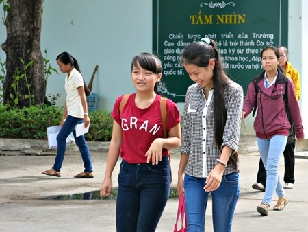 Thí sinh kết thúc buổi thi cuối.