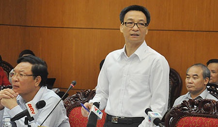 Cần làm rõ trách nhiệm của Bộ GD-ĐT trong biên soạn, sử dụng SGK - 2 Phó Thủ tướng Vũ Đức Đam phát biểu tại buổi thảo luận. (Ảnh: Văn Chung)