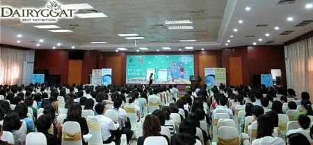 Rất đông các phụ huynh đã tham dự chương trình “kỷ luật không
nước mắt”