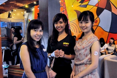 Lựa chọn du học và giành học bổng của sinh viên IFY - 1 Lương Minh Ngọc (ở giữa) tham gia buổi “Gathering Day” truyền thống hàng năm