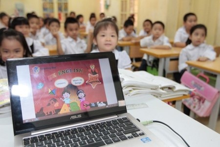 Ám ảnh các khoản “thu hộ” đầu năm học - 2 Học
ngoại ngữ của các em cũng là một khoản thu khiến danh ɳách