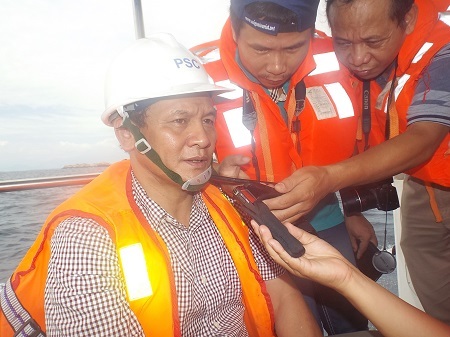 Cục trưởng Cục Hàng hải Nguyễn Nhật trao đổi với PV về hướng tìm kiếm trong ngày hôm nay