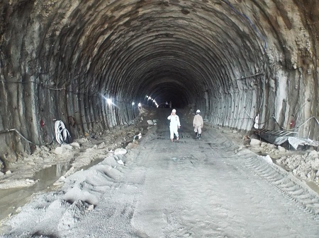 Theo Công ty Cổ phần Đầu tư Đèo
Cả, hầm đèo Cổ Mã được thông hầm nhanh hơn dự kiến 3,5 tháng.