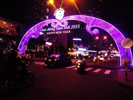 Nha Trang rực rỡ chào đón năm mới 2015 - Ảnh: Viết Hả