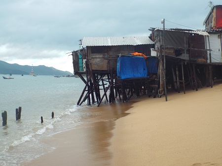 Người dân xóm nhà chồ phường Vĩnh Nguyên, Nha Trang cần di dời nếu bão đổ bộ vào địa phương này.