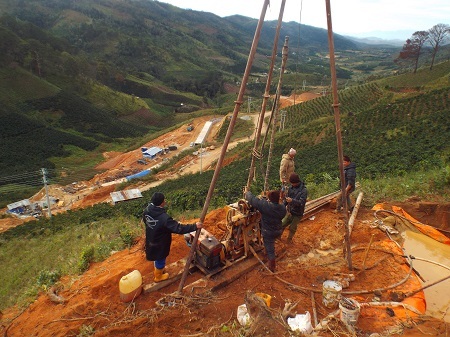 Hình ảnh ngày thứ 3 cứu hộ 12 công nhân mắc kẹt trong hầm sập