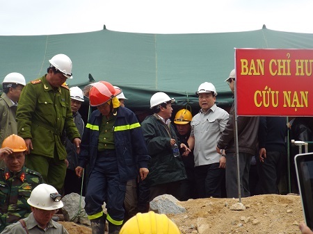 Hình ảnh ngày thứ 3 cứu hộ 12 công nhân mắc kẹt trong hầm sập