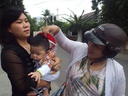 Người mẹ bỏ rơi con 7 tháng tuổi vì “sợ bị xã hội đen chém”?