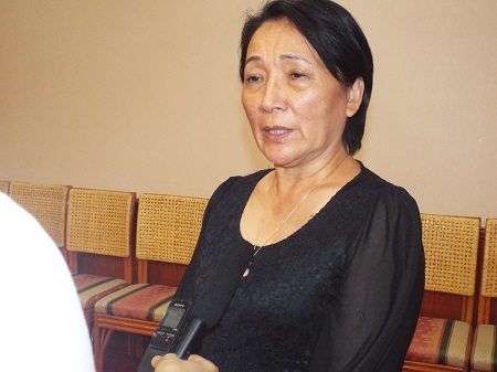 Du khách Nga nghỉ mát tại Nha Trang - Ảnh: Viết Hả