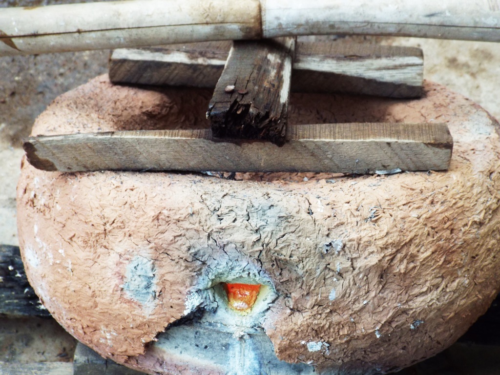 Miệng khuôn sau khi được rót đồng.