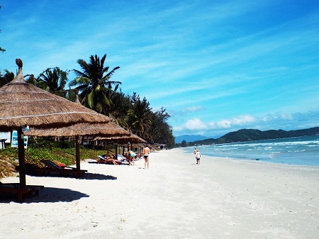 Ấn tượng với một lần đặt chân đến “ bãi biển xanh” Dốc Lết