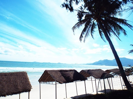 Ấn tượng với một lần đặt chân đến “ bãi biển xanh” Dốc Lết