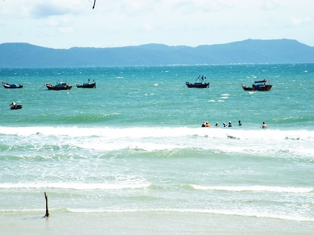 Ấn tượng với một lần đặt chân đến “ bãi biển xanh” Dốc Lết