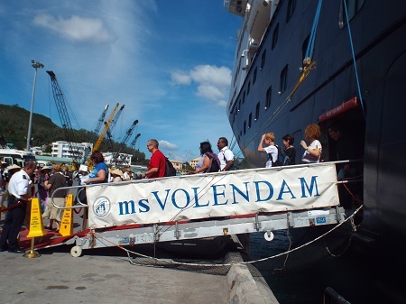 Tàu VOLENDAM đưa 1.370 hành khách quốc tế thăm Nha Trang.