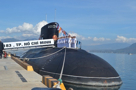 Tàu ngầm Kilo thứ 3 của Việt Nam về đến Cam Ranh
