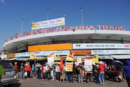 Tiểu thương Chợ Đầm bãi thị