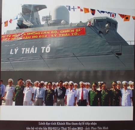 Lãnh đạo tỉnh Khánh Hòa tham dự lễ tiếp nhận tàu hộ vệ tên lửa HQ 012 Lý Thái Tổ năm 2012.
