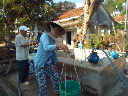 Dân đảo Nha Trang “khát” nước ngọt ngày cận Tết
