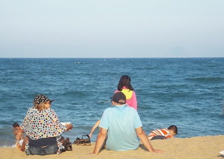  Tận hưởng giây phút trong lành, mát lạnh từ gió biển.