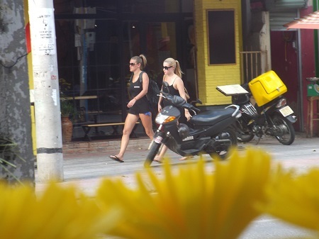 Sắc xuân ở phố Tây Nha Trang.