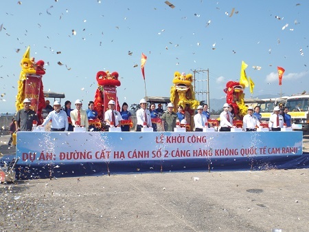 Lễ khởi công xây dựng đường cất hạ cánh số 2 - Cảng hàng không Quốc tế Cam Ranh, sáng 15/3