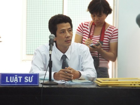 Người nhà nạn nhân liên tục khóc trong lúc tòa xét xử.