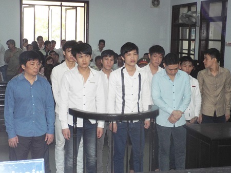 Nhóm bị cáo hành hung Phó Giám đốc Sở GTVT Khánh Hòa sáng 26/3