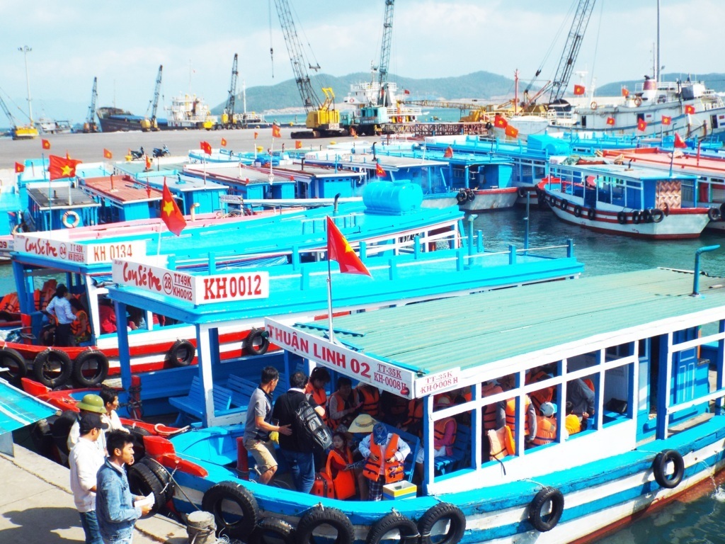 Tour tham quan các đảo trên Vịnh Nha Trang thường đông khách vào các dịp lễ lớn - Ảnh: Viết Hảo