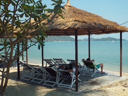 Biển ở Đảo Khỉ cũng là nơi nghỉ mát rất lý tưởng.