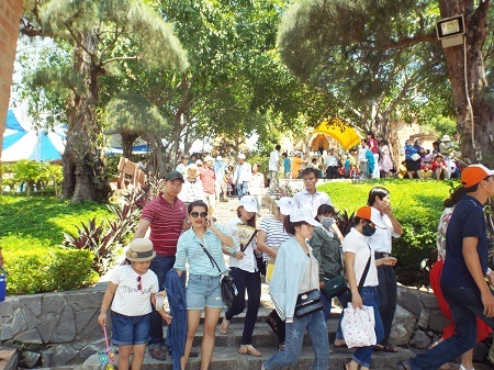 Du lịch Nha Trang bội thu dịp nghỉ lễ 30/4-1/5 năm nay (Ảnh: Viết Hảo