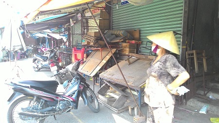 Hàng trăm tiểu thương bãi thị phản đối việc phá chợ - 1 Hàng trăm chủ sạp hàng Chợ Đầm Nha Trang đóng cửa bãi thị.