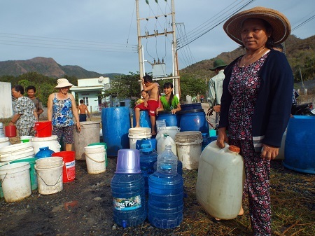 Với người dân, đây là những giọt nước quý hơn vàng!