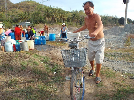 Với người dân, đây là những giọt nước quý hơn vàng!