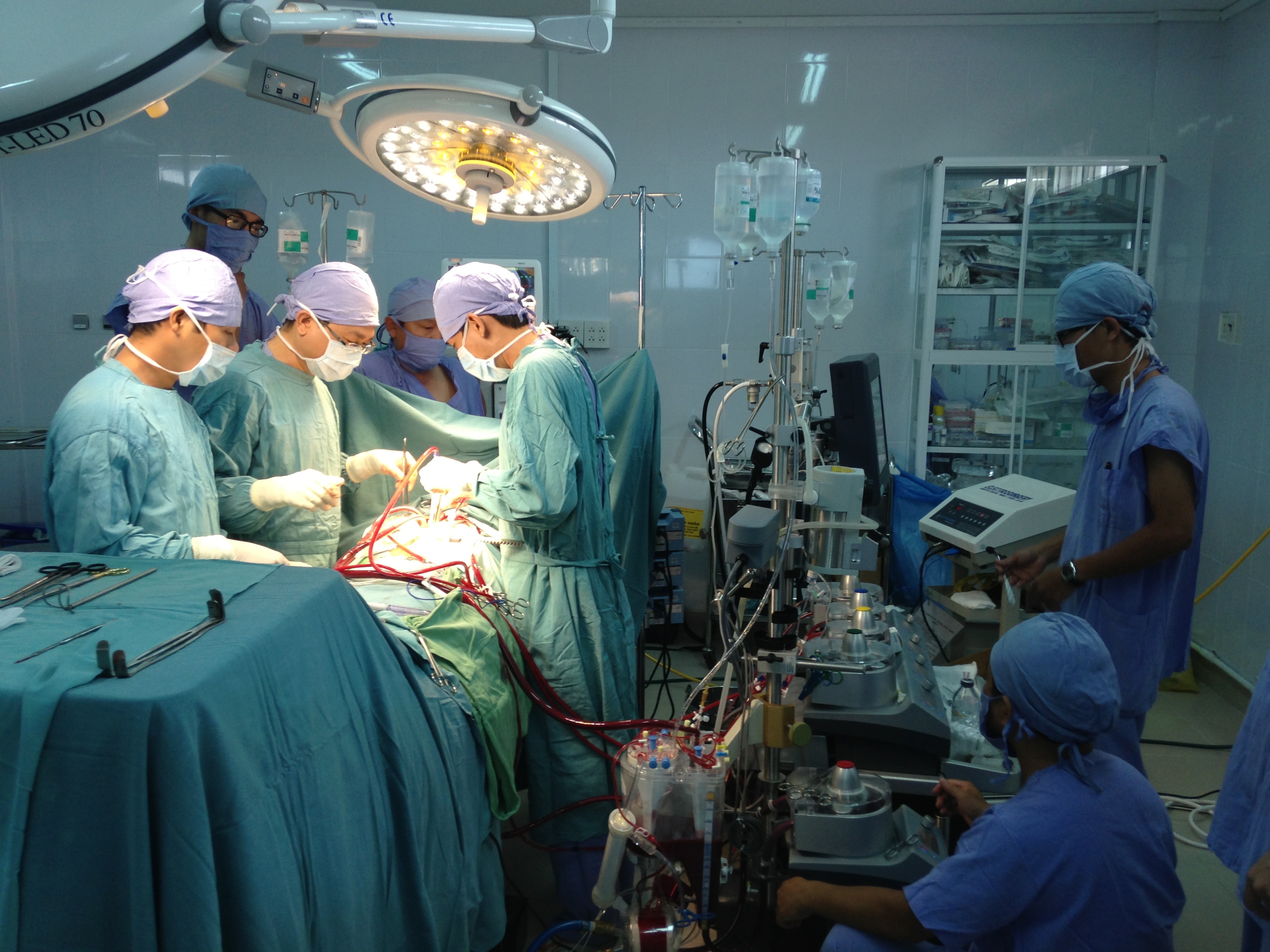 Cứu sống bệnh nhân bị khối u trong tim đe dọa tử vong