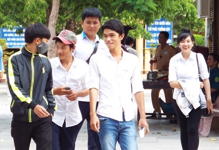 Nhiều thí sinh cho biết đề Lý có tính phân loại cao (Ảnh: Viết Hảo)