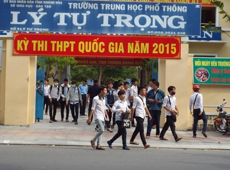 “Xem truyền hình ở Trường Sa” vào đề Vật Lý