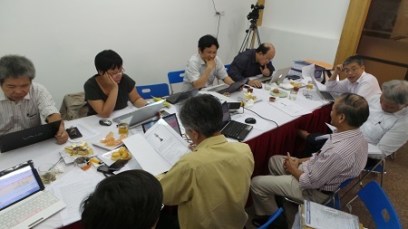 Sơ khảo NTĐV 2014: Sản phẩm chất lượng, hứa hẹn sẽ có giải thưởng cao - 2 Hội đồng sơ khảo làm việc xuyên trưa để kịp tiến độ đề ra