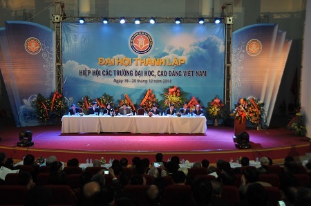 Phó Thủ tướng Vũ Đức Đam: Thất nghiệp đừng cho rằng do dư thừa cử nhân - 2 Đông đảo các trường ĐH, CĐ đến tham dự Đại hội thành lập Hiệp hội các trường