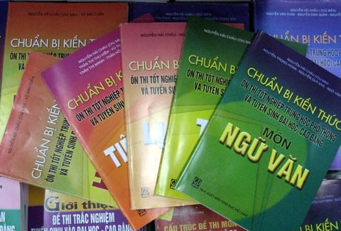 “Nhập nhèm” sách ôn thi: “Địa phương làm sai phải chịu trách nhiệm” - 2 Thứ trưởng Nguyễn Vinh Hiển khẳng định: Trường học không được vận động, ép buộc