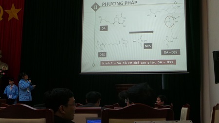 Những điều thú vị về chấm thi khoa học kỹ thuật - 2 Khi vào dự thi, thí sinh bắt tay ngay vào việc trình bày dự án của mình trước Hội đồng