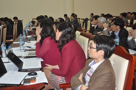 Những điều thú vị về chấm thi khoa học kỹ thuật - 3 Hội đồng giám khảo chăm chú lắng nghe phần thuyết trình của thí sinh
