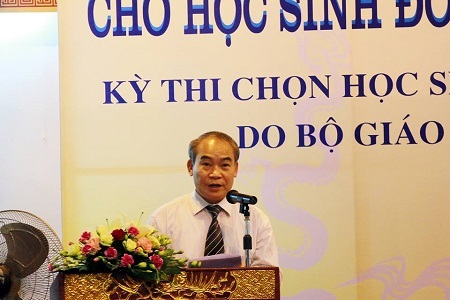 Thứ trưởng Bộ GD-ĐT Nguyễn Vinh Hiển đánh giá cao những học sinh đạt giải quốc gia môn Lịch Sử.