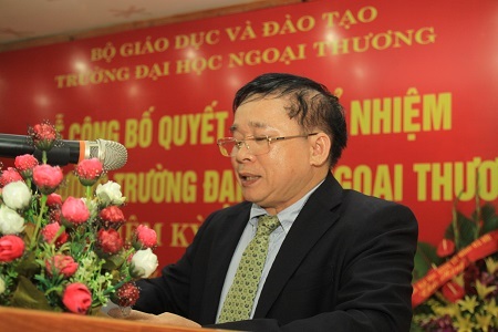 Trường ĐH Ngoại thương chính thức có hiệu trưởng mới - 1 Thứ trưởng Bộ GD-ĐT Bùi Văn Ga