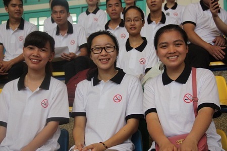 Bộ GD-ĐT phát động hưởng ứng Ngày Thế giới không hút thuốc - 1 Đông đảo sinh viên, học sinh trường ĐH Sư phạm tham dư buổi lễ phát động