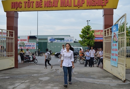 Hồi hộp bước vào buổi thi đầu tiên vào lớp 10 - 9 Mặc dù 6h45 phút mới là thời điểm diễn ra lễ khai mạc kì thi tuyển sinh