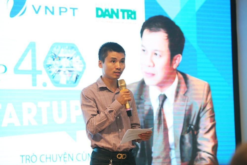  Ông Phạm Tuấn Anh - Phó trưởng Ban Tổ chức Giải thưởng Nhân tài Đất Việt trình bày về những thay đổi của cuộc thi năm nay. (Ảnh: Hữu Nghị) 