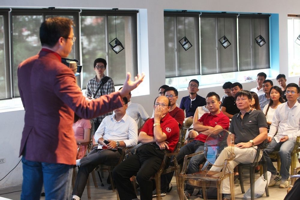  Ông Nguyễn hữu Thái Hòa - Phó chủ tịch Hội đồng tư vấn chiến lược VNPT, khách mời của buổi tọa đàm chia sẻ xoay quanh câu hỏi Cơ hội nào cho Startup trong Cách mạng 4.0 (Ảnh: Hữu Nghị) 
