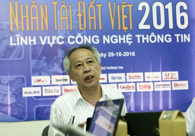Đi tìm chủ nhân của Giải thưởng Nhân tài Đất Việt năm 2016 - 2
TS Nguyễn Long - Chủ tịch Hội đồng giám khảo lĩnh vực CNTT